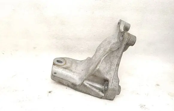 Ford Mustang VI Engine mounting bracket X05302