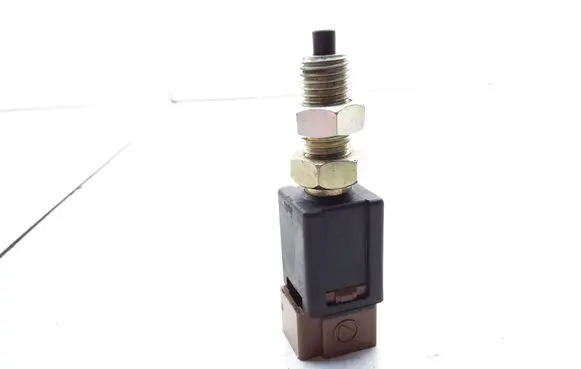 Subaru Impreza I Brake pedal sensor switch 363T