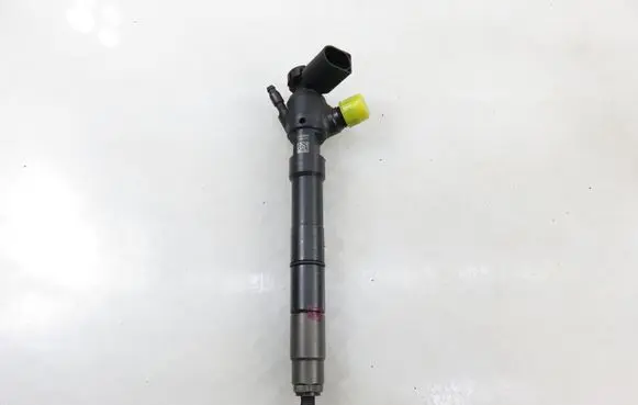 Volkswagen Golf VII Fuel injector 28577054 04L130277BF