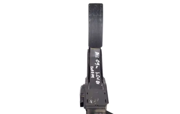 Mercedes-Benz ML W164 Accelerator throttle pedal A1643000104