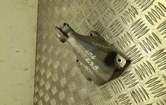 Mercedes-Benz C AMG W204 Engine mounting bracket A1562232204