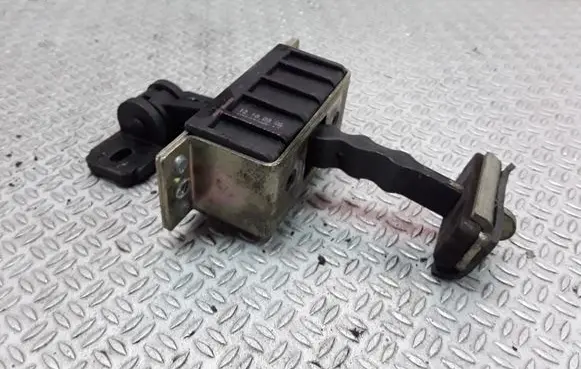 Mercedes-Benz C W203 Rear door check strap stopper