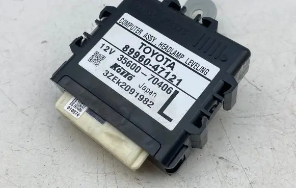 Toyota Prius+ (ZVW40) Light module LCM 8996047121 3560070406 3ZEK2091982