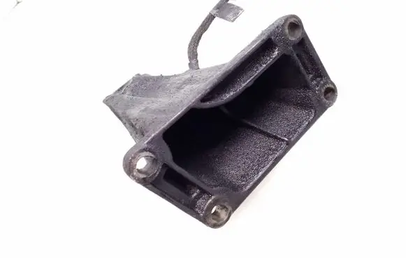 BMW 5 E60 E61 Engine mounting bracket 6761150 22116761150