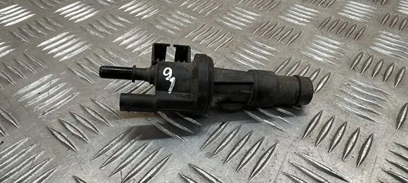 BMW i3 Valve vacuum 7637268 0280142529