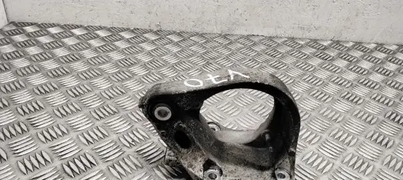 Volvo V70 Driveshaft support bearing bracket 31480220