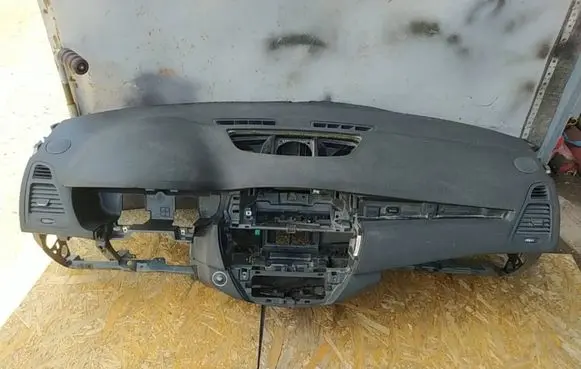 Renault Laguna III Dashboard 681000001R