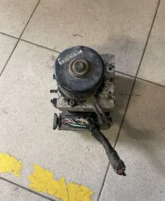 Skoda Octavia Mk1 (1U) ABS Pump 1J0907379G 1J0614117C