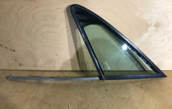Peugeot 407 Front door vent window glass four-door 