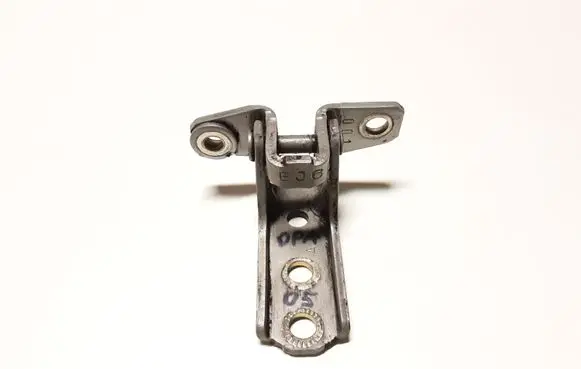 Mitsubishi Pajero Front door lower hinge EJ6