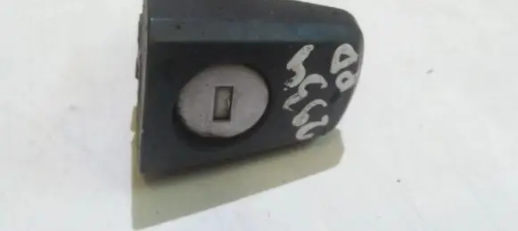 Opel Zafira B Front door lock (next to the handle) 