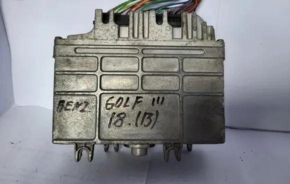 Volkswagen Golf III Engine control unit/module 0261203188