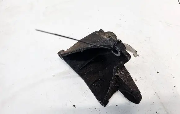 Volkswagen PASSAT B5 Engine mounting bracket 8D0399114S