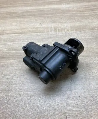 Volkswagen PASSAT B6 EGR valve 03G131501N 03G131502