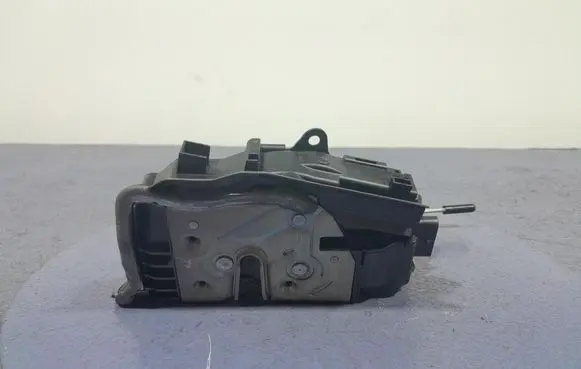 BMW X5 E53 Front door lock 7477702