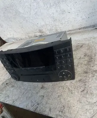 Mercedes-Benz E W211 Radio/CD/DVD/GPS head unit 2118701289