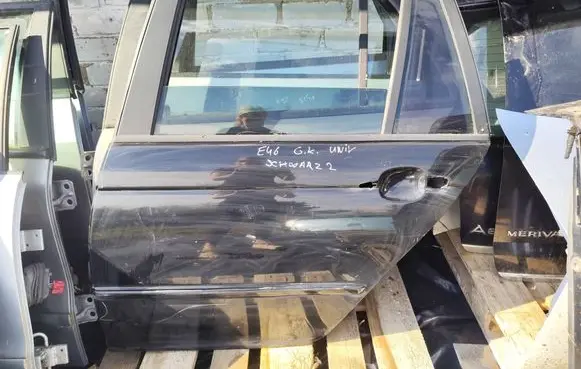 BMW 3 E46 Rear door