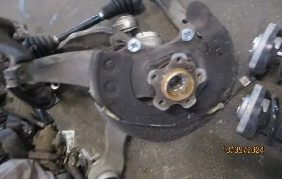 BMW 5 G30 G31 Front wheel hub spindle knuckle