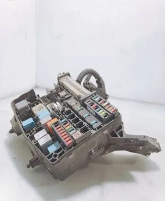 Toyota Avensis T270 Fuse box set 8211105J71 28J0D10072
