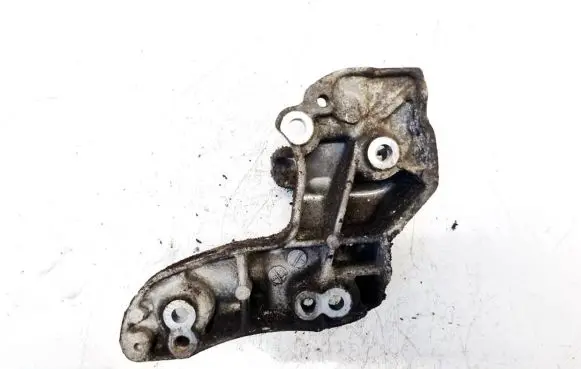 Mazda 2 Engine mounting bracket