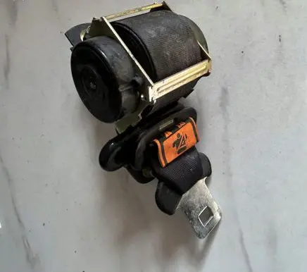 Mazda 3 I Rear seatbelt