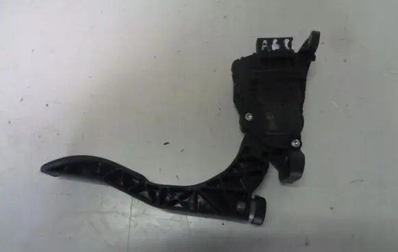Audi A6 S6 C6 4F Accelerator throttle pedal 4F1723523B