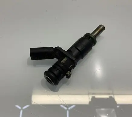 Mercedes-Benz E W211 Fuel injector A2720780249 2720780249