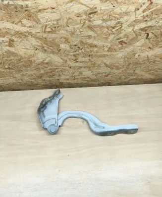 Engine bonnet/hood hinges