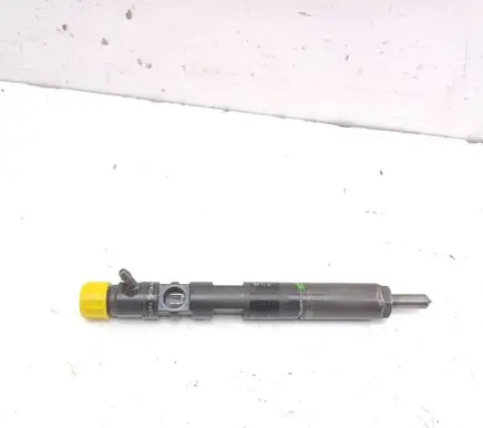 Nissan Note (E12) Fuel injector 28237259