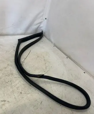 Maserati Ghibli Rubber seal front door window/glass 