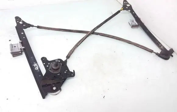 Rear door manual window regulator