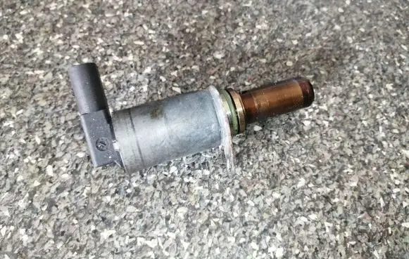 Volkswagen Touran I Camshaft vanos timing valve 03C906455