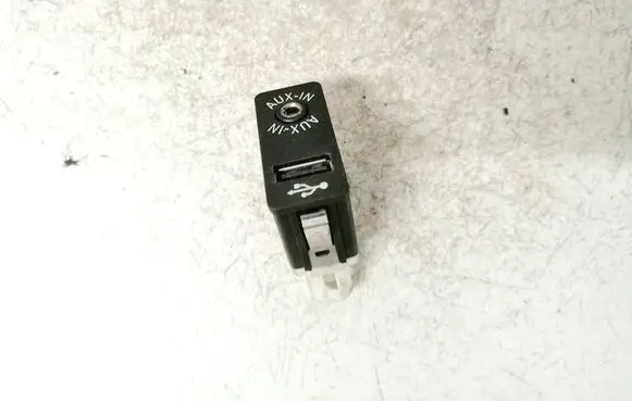 BMW 5 GT F07 USB socket connector 8410923765301 84.109237653-01