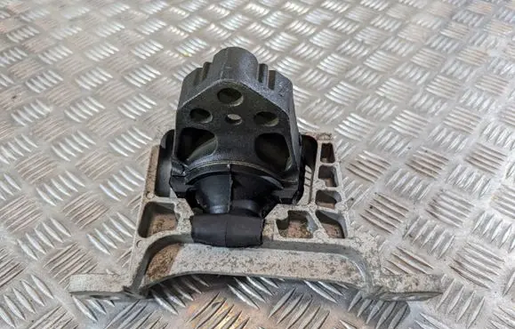 Volvo V40 Engine mount bracket 326E92