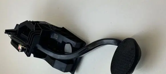 Mini Cooper Countryman F60 Brake pedal 6860675 6854629
