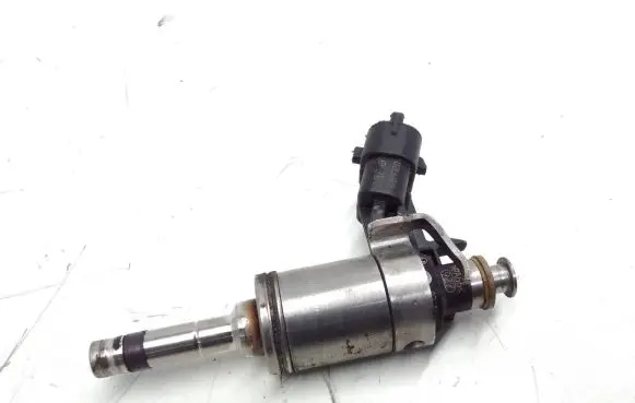 Ford Mustang V Fuel injector EJ7E9F593DB