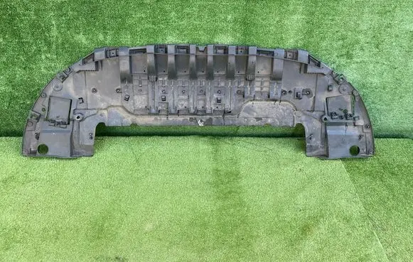 Renault Megane IV Front bumper skid plate/under tray 622355835R