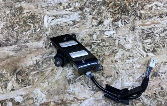 Mercedes-Benz CL C216 Central locking switch button A2218213051