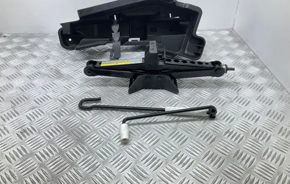 Audi Q3 8U Lift Jack 5N0011031B 8U0011215
