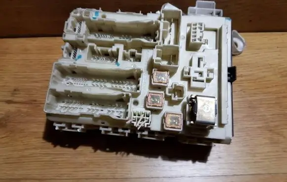 Toyota Auris 150 Fuse box set 8273002120