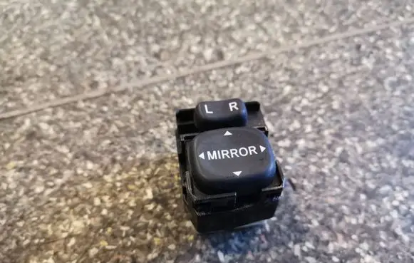 Toyota Corolla E110 Wing mirror switch 183574