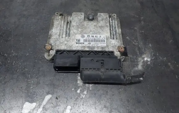 Volkswagen PASSAT B6 Engine control unit/module 03G906021LR 0281013260