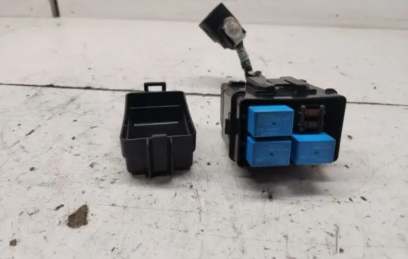 Mitsubishi Outlander Battery relay fuse BA6V09C66