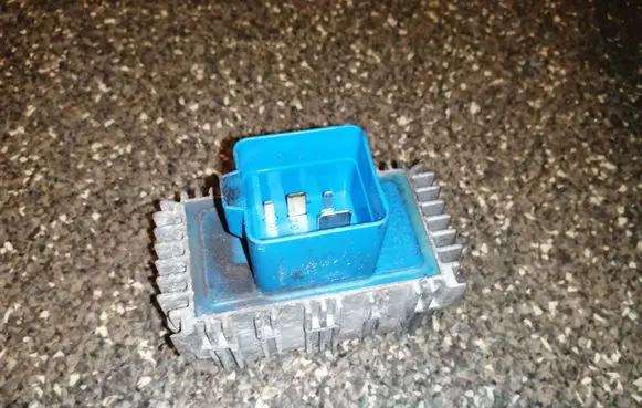 Glow plug pre-heat relay