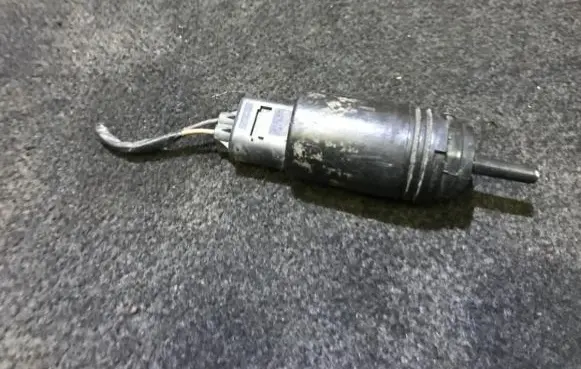 BMW 3 E90 E91 Windscreen/windshield washer pump 67128377612