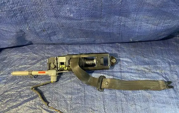 Volvo V50 Front seatbelt 3039537427 601150200G 3039537