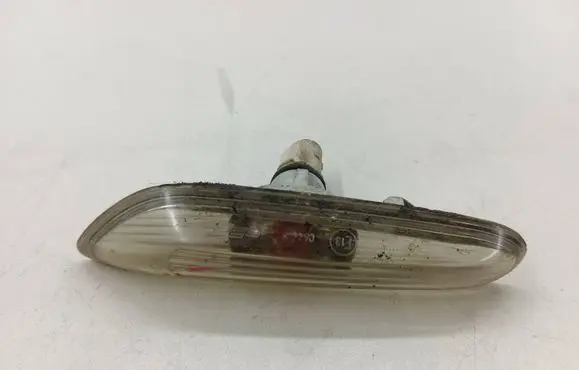 BMW 5 E60 E61 Front fender indicator light 8392104
