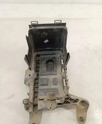 Volkswagen Caddy Battery tray 1K0915333