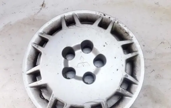 Mitsubishi Space Wagon R15 wheel hub/cap/trim MR316166