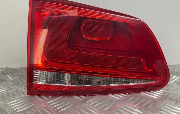 Volkswagen Touareg II Tailgate rear/tail lights 7P6945093A